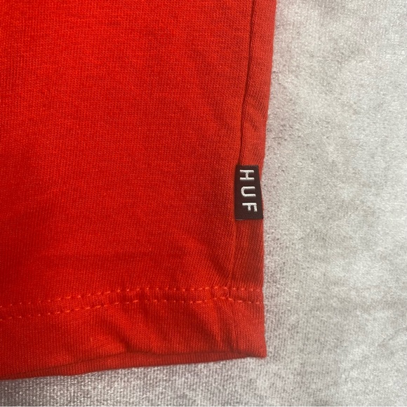 HUF Worldwide Floral Spell Out Logo Short Sleeve Red Graphic T-Shirt Size Medium - Picture 4 of 7